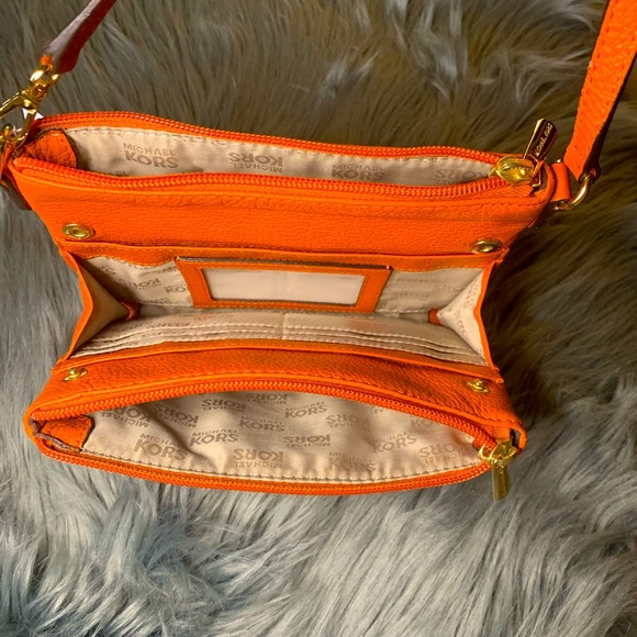 Michael Kors Crossbody Genuine Leather Bag - Picture 6 of 7